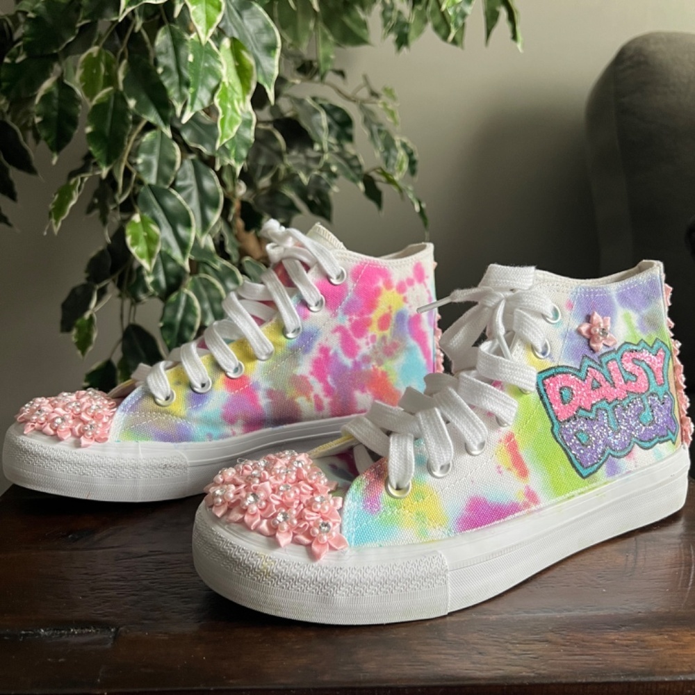 Ripped-n-Razored New Custom Daisy Duck Hi Top Sneakers Tennis Shoes Size 8 - Picture 7 of 7
